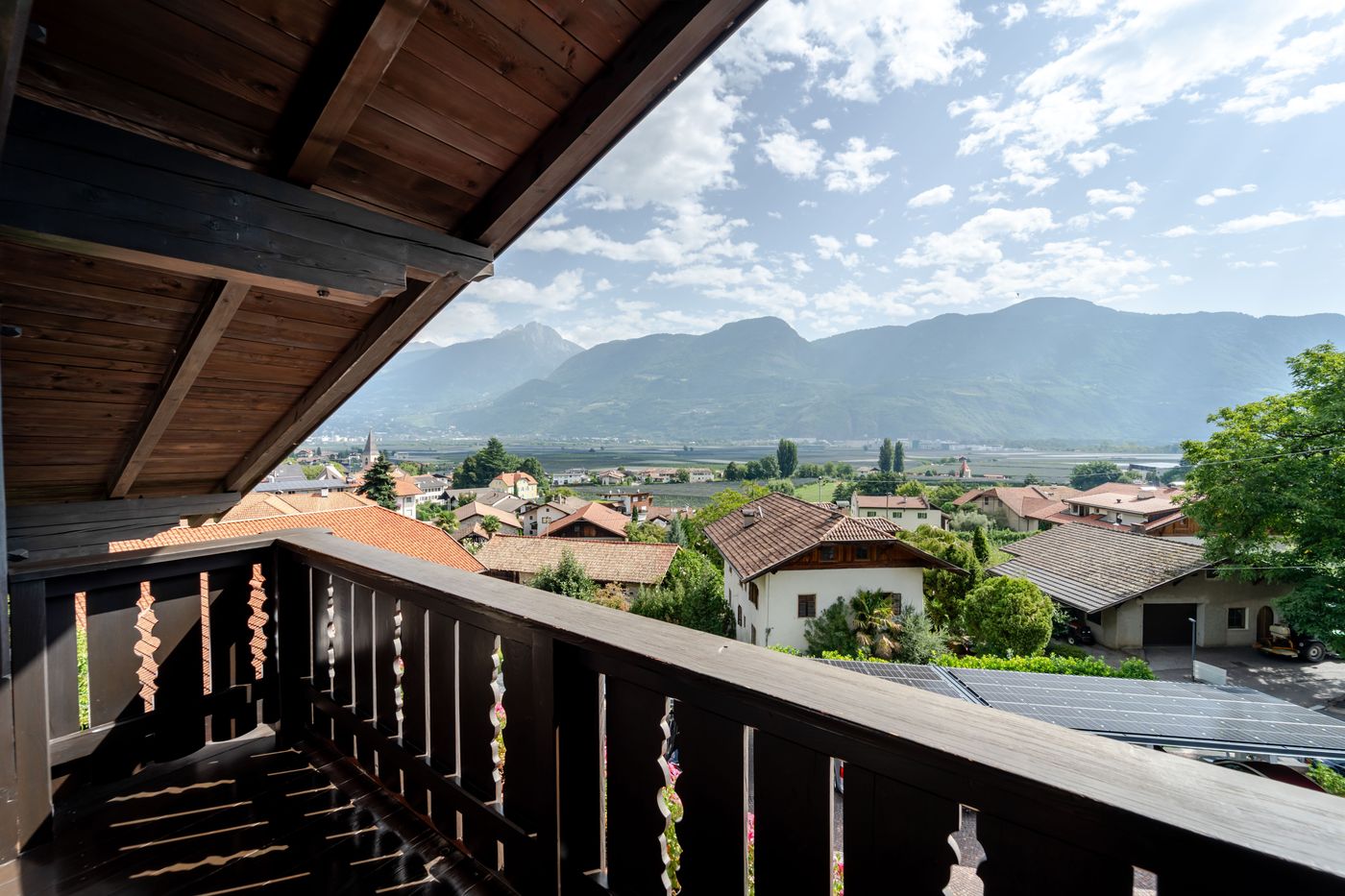 Blick vom Balkon über Tscherms und das Meraner Land